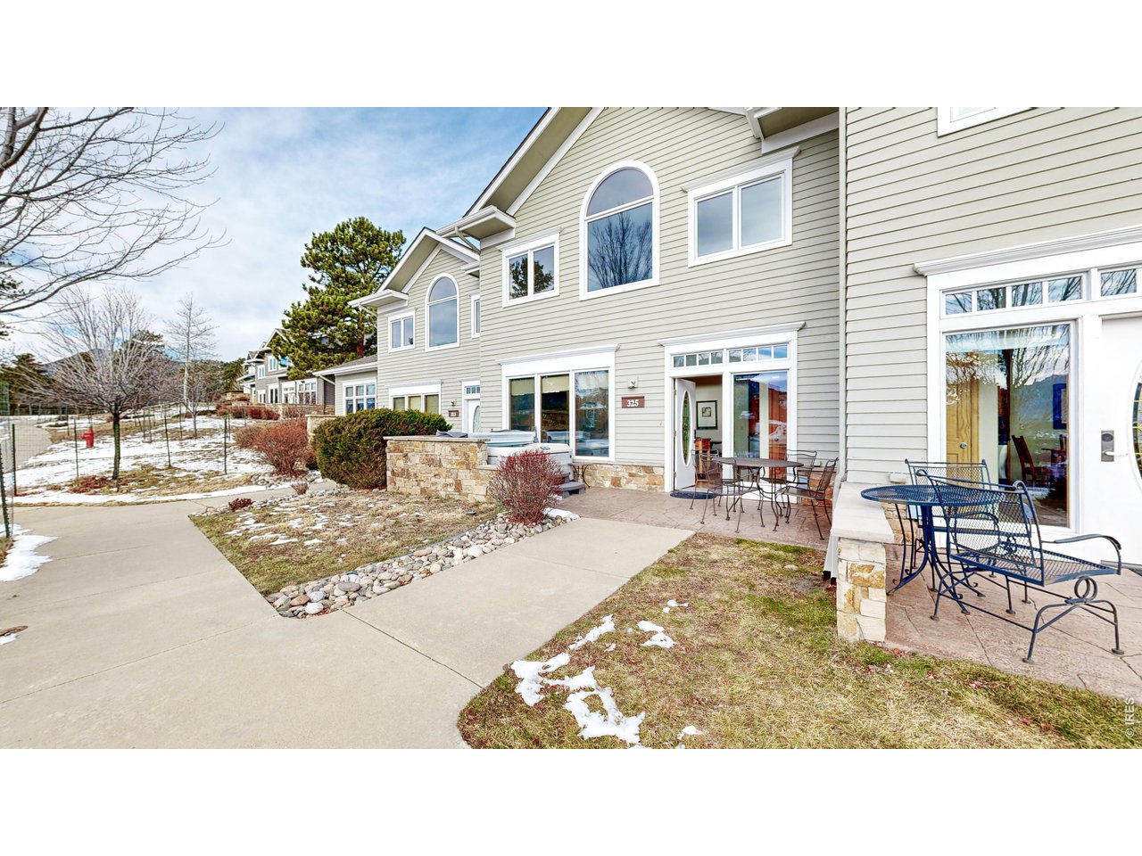 325 Overlook Ct