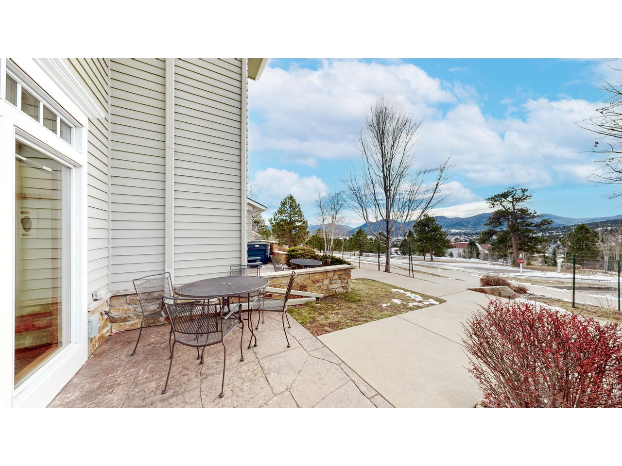 325 Overlook Ct