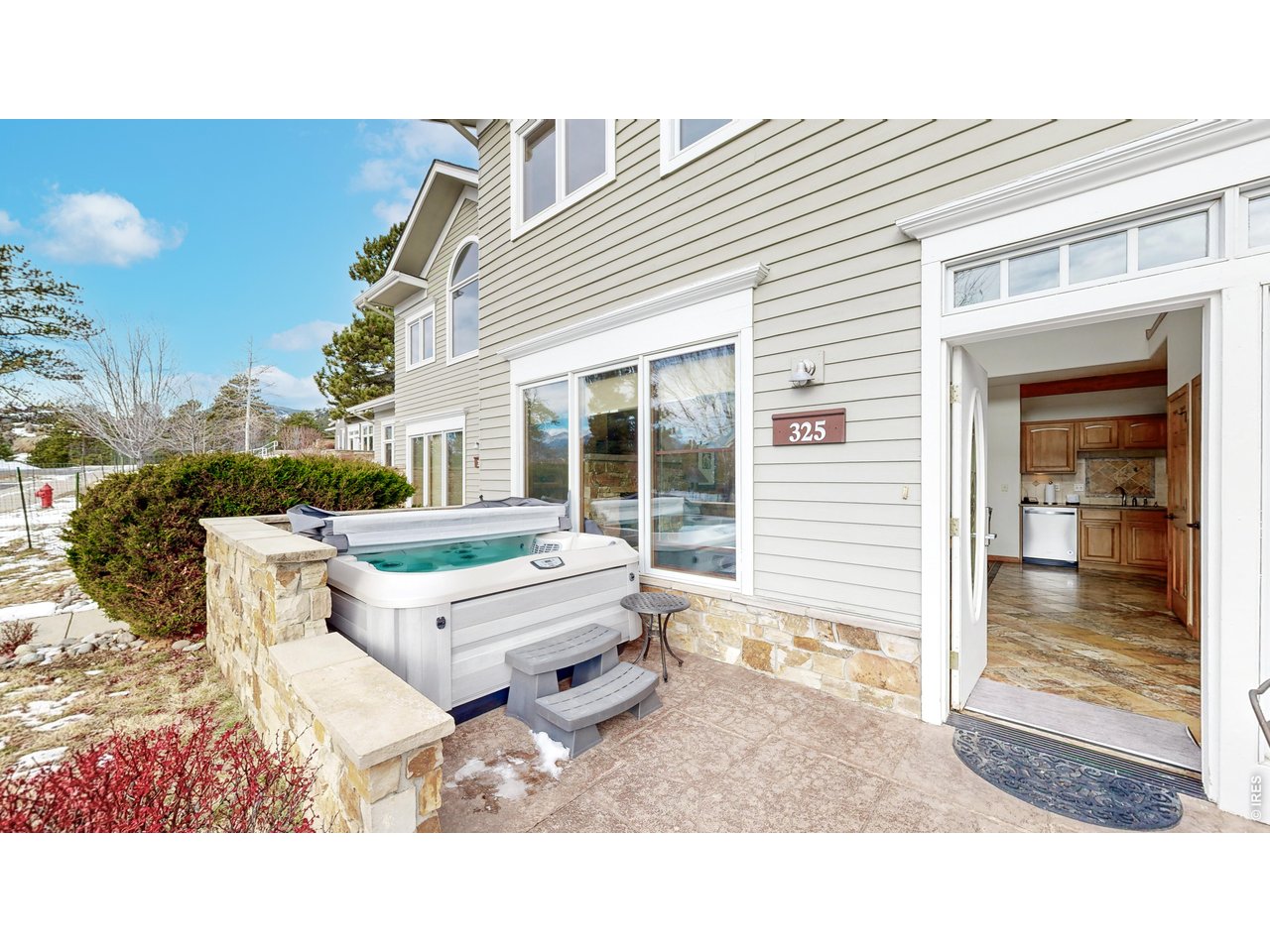 325 Overlook Ct
