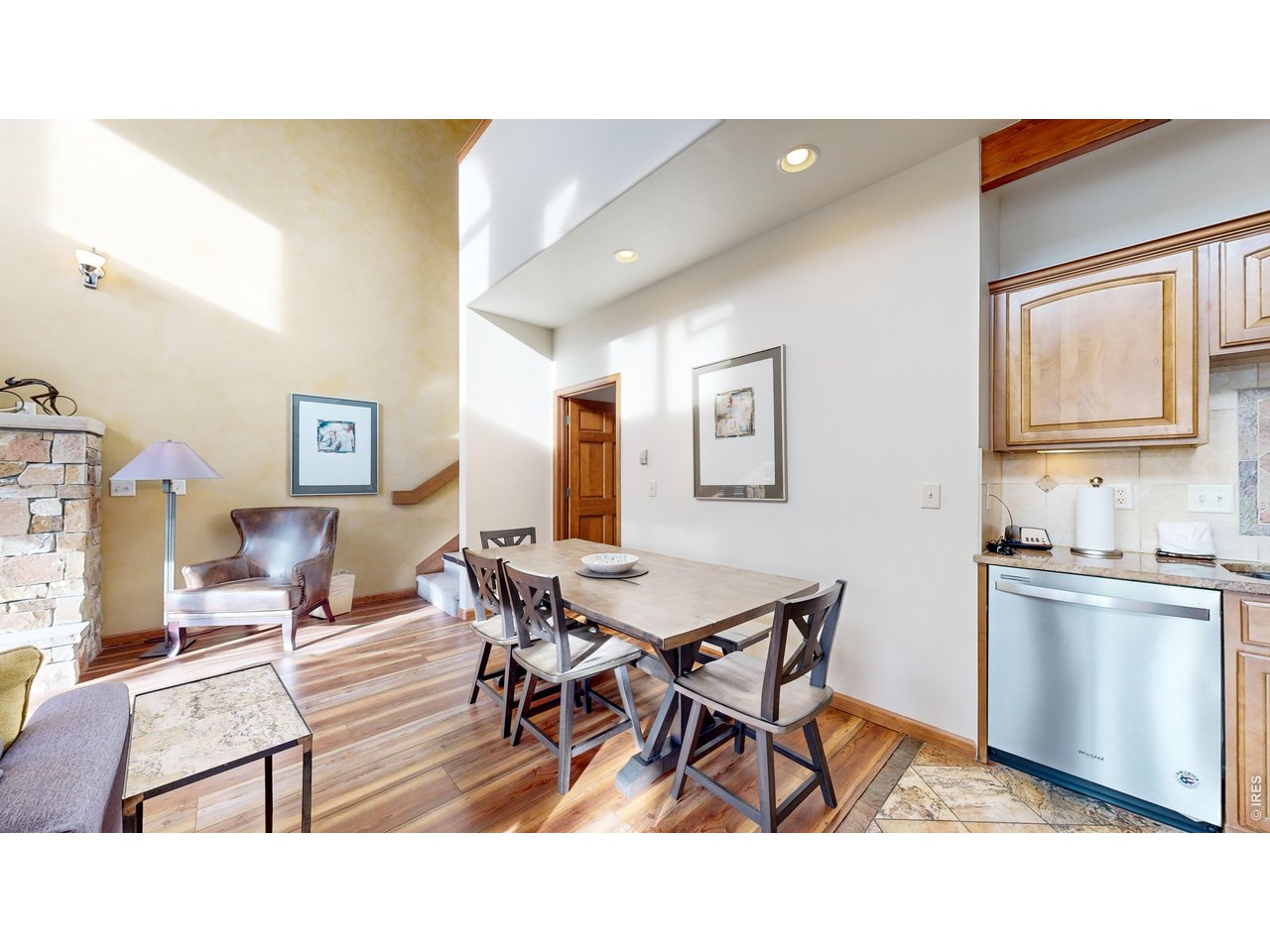325 Overlook Ct