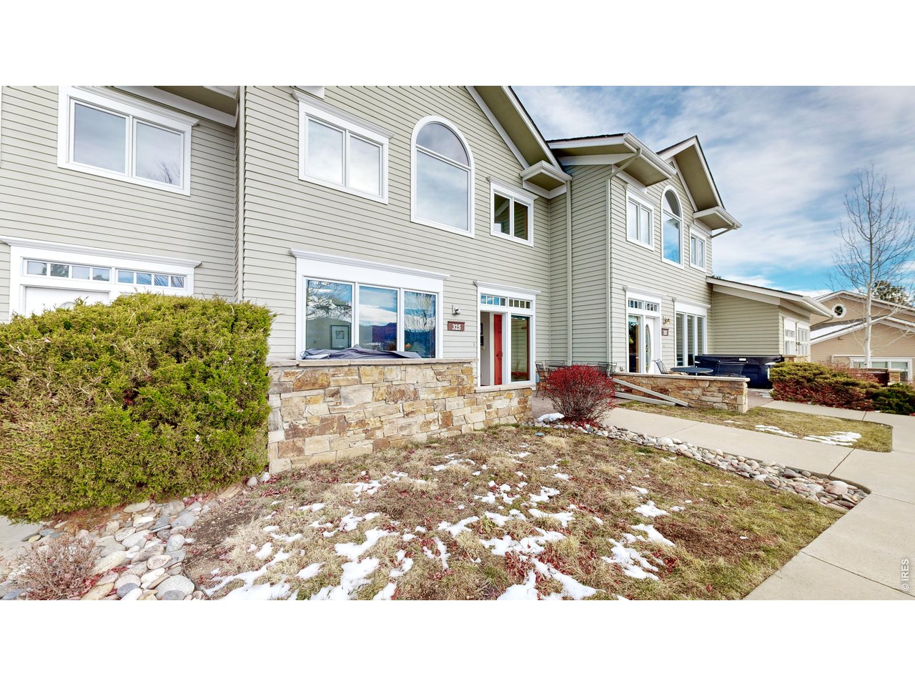 325 Overlook Ct