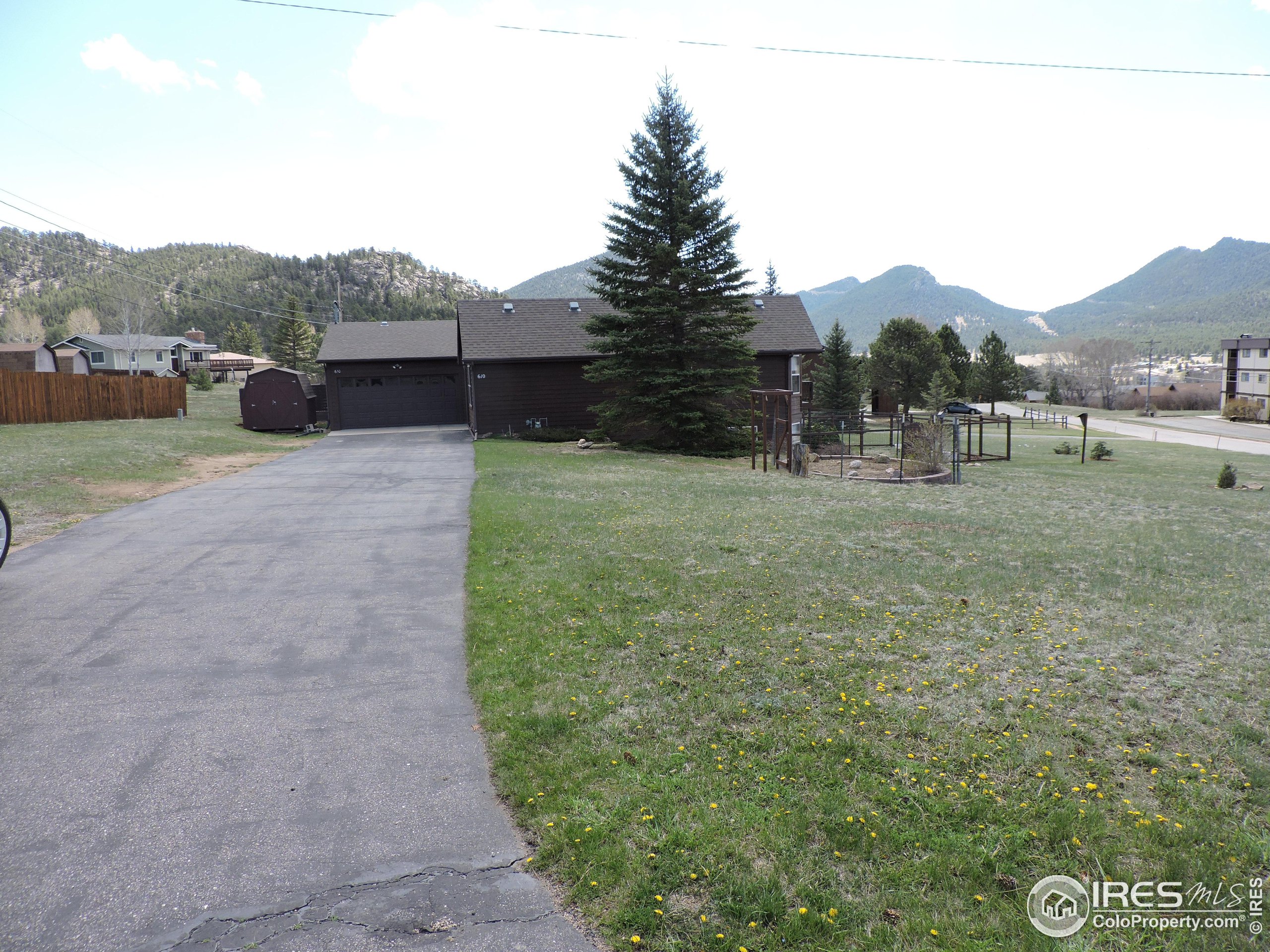 610 Lone Pine Dr