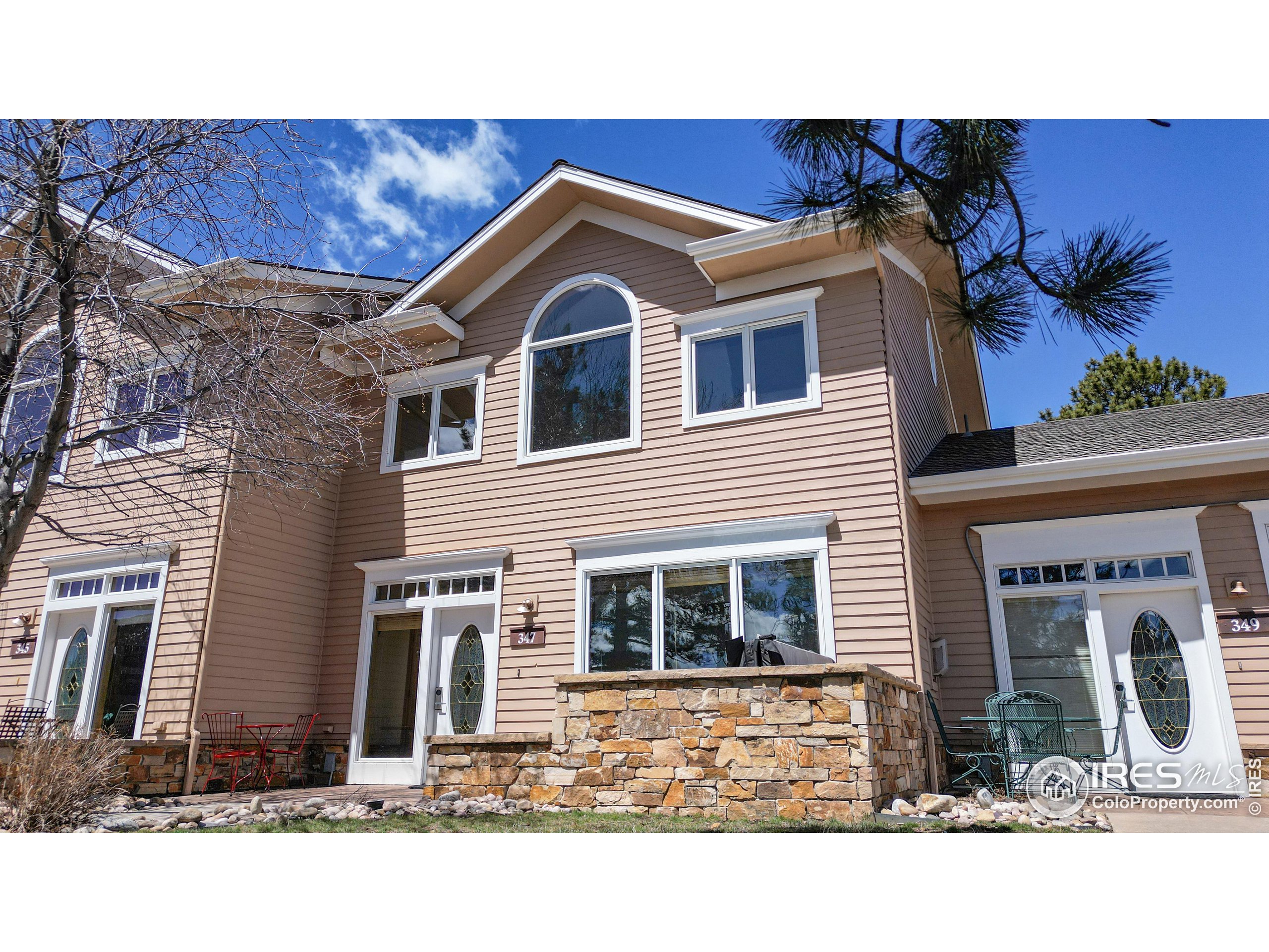 347 Overlook Ln