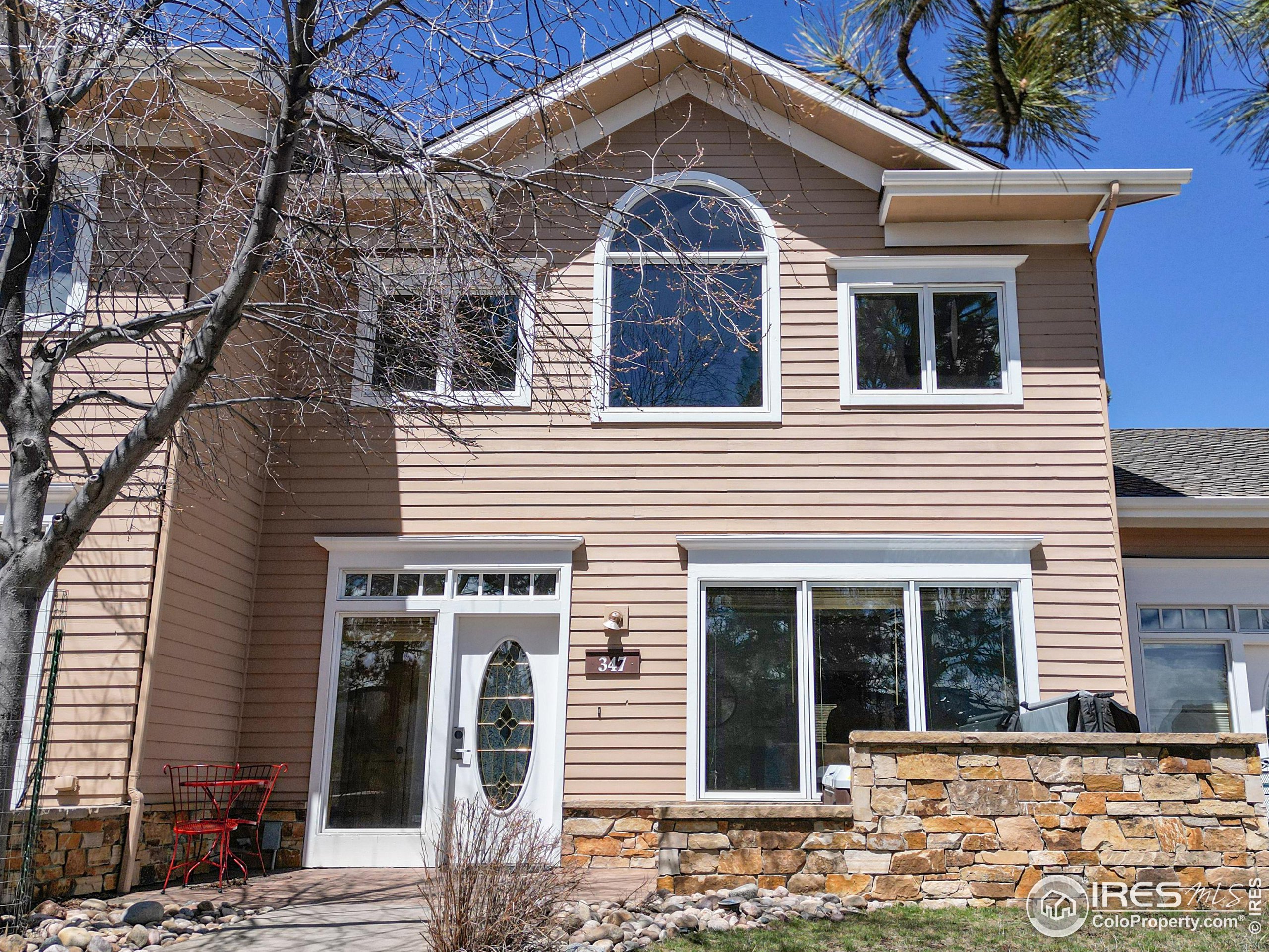 347 Overlook Ln