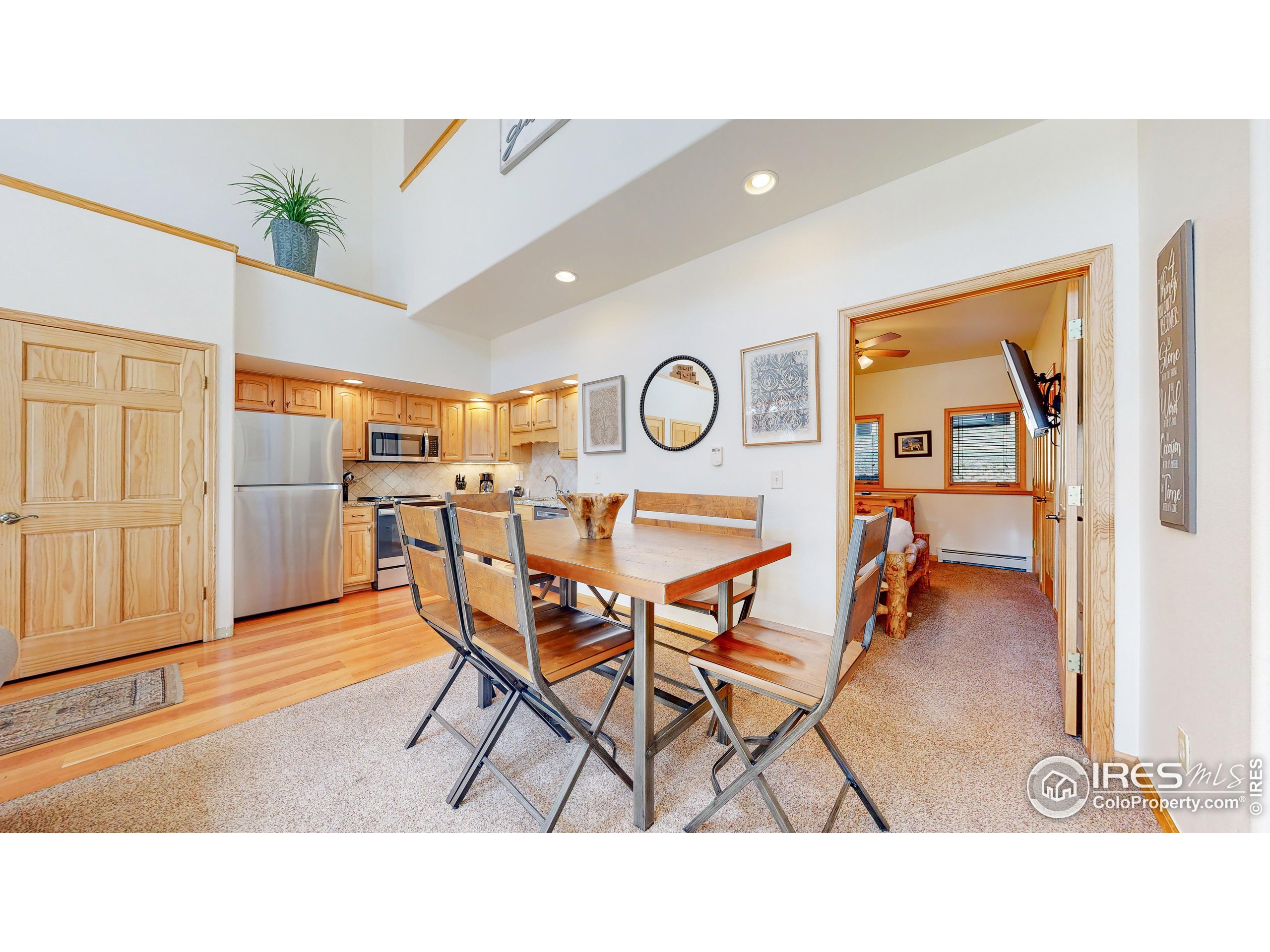 347 Overlook Ln