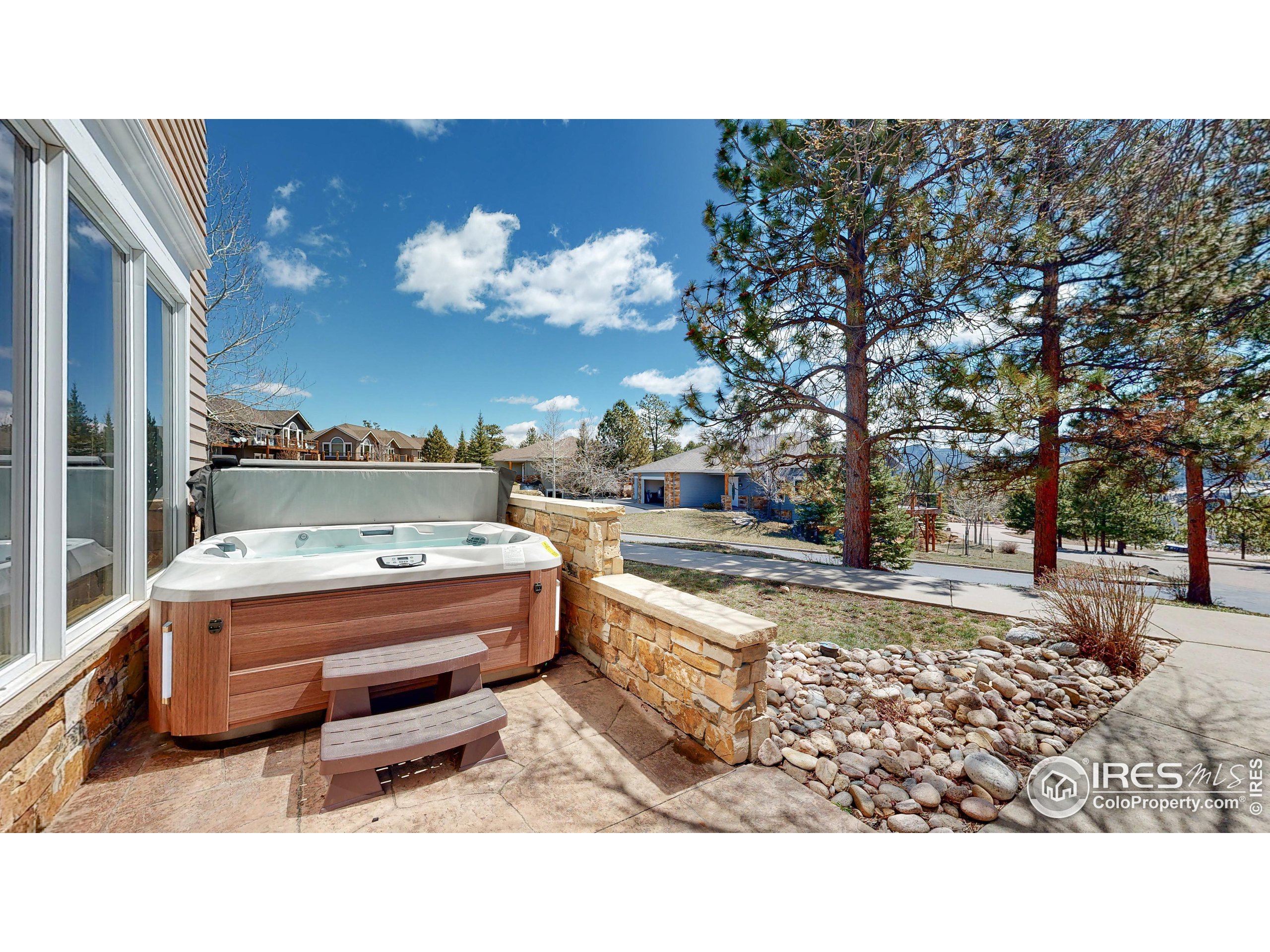 347 Overlook Ln