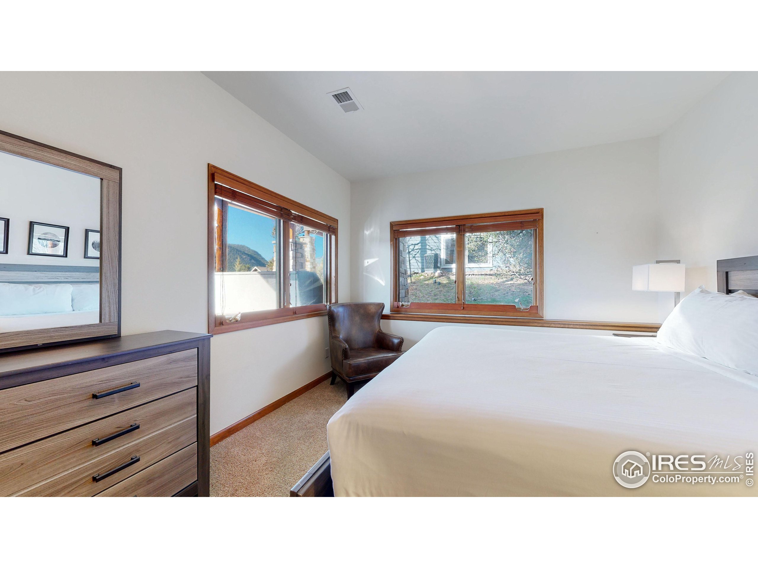 326 Overlook Ct