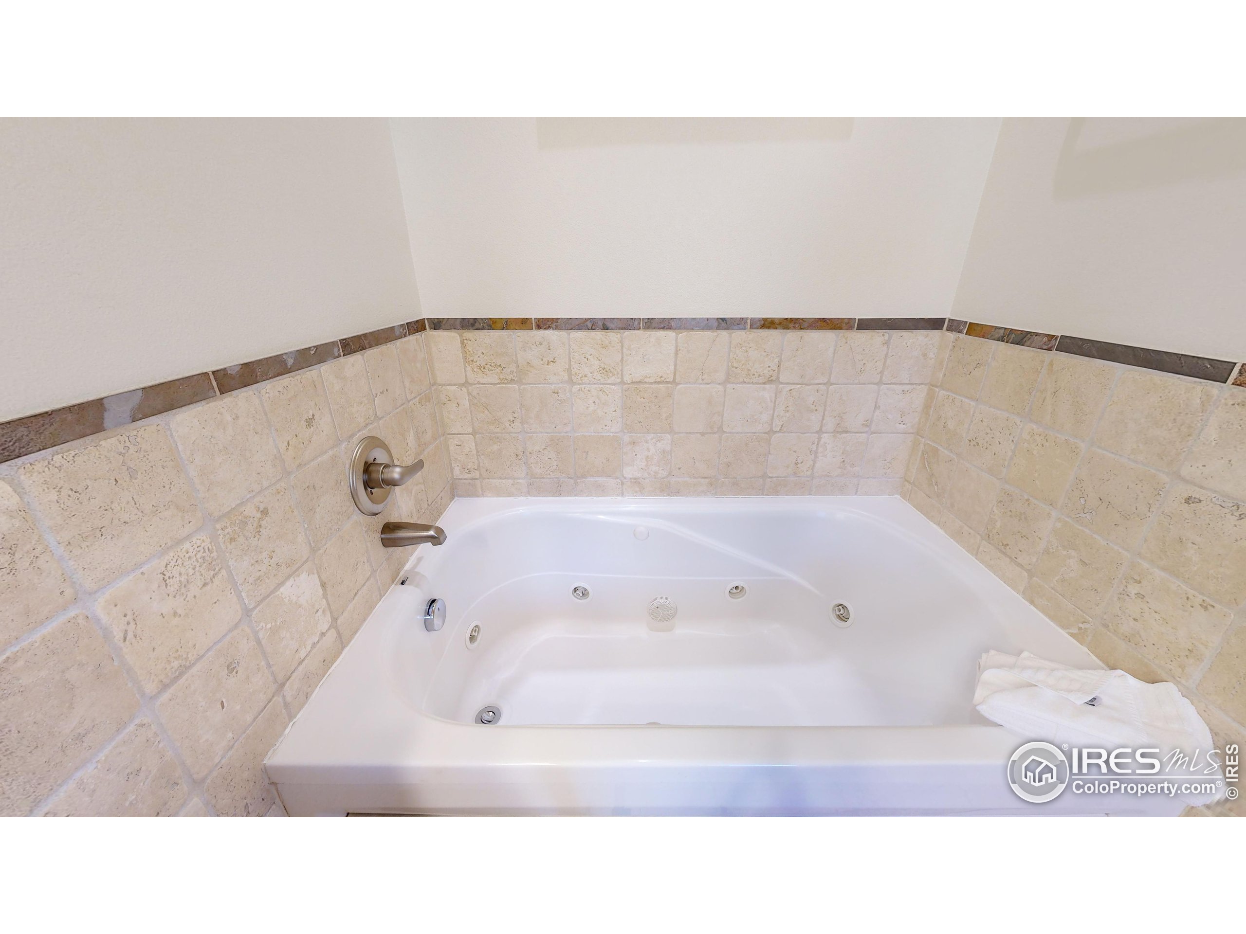 311 Overlook Ln