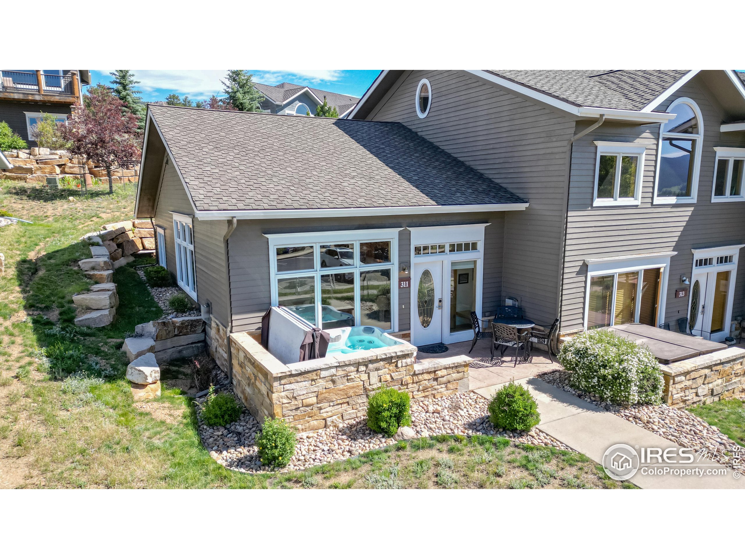 311 Overlook Ln