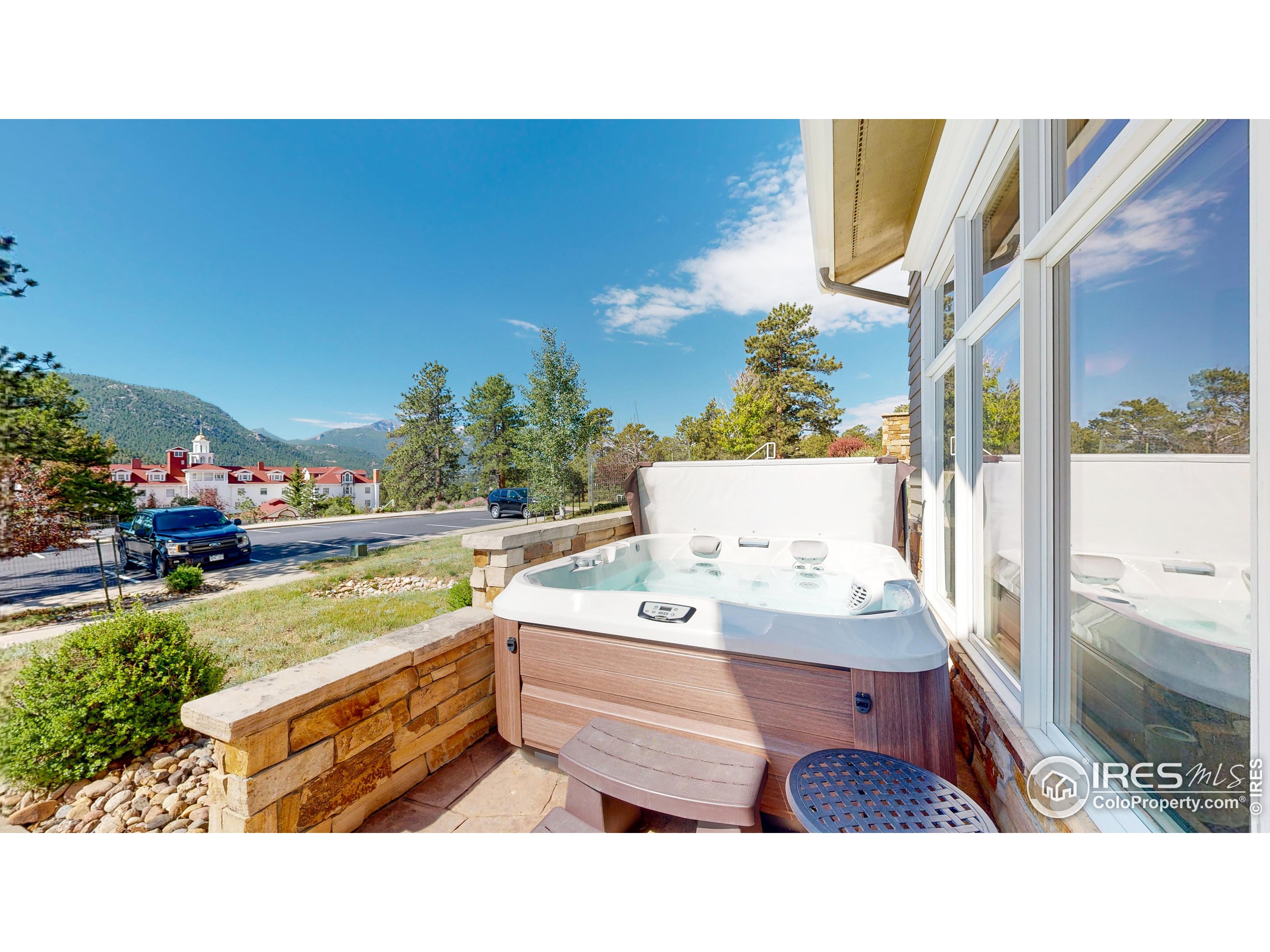 311 Overlook Ln