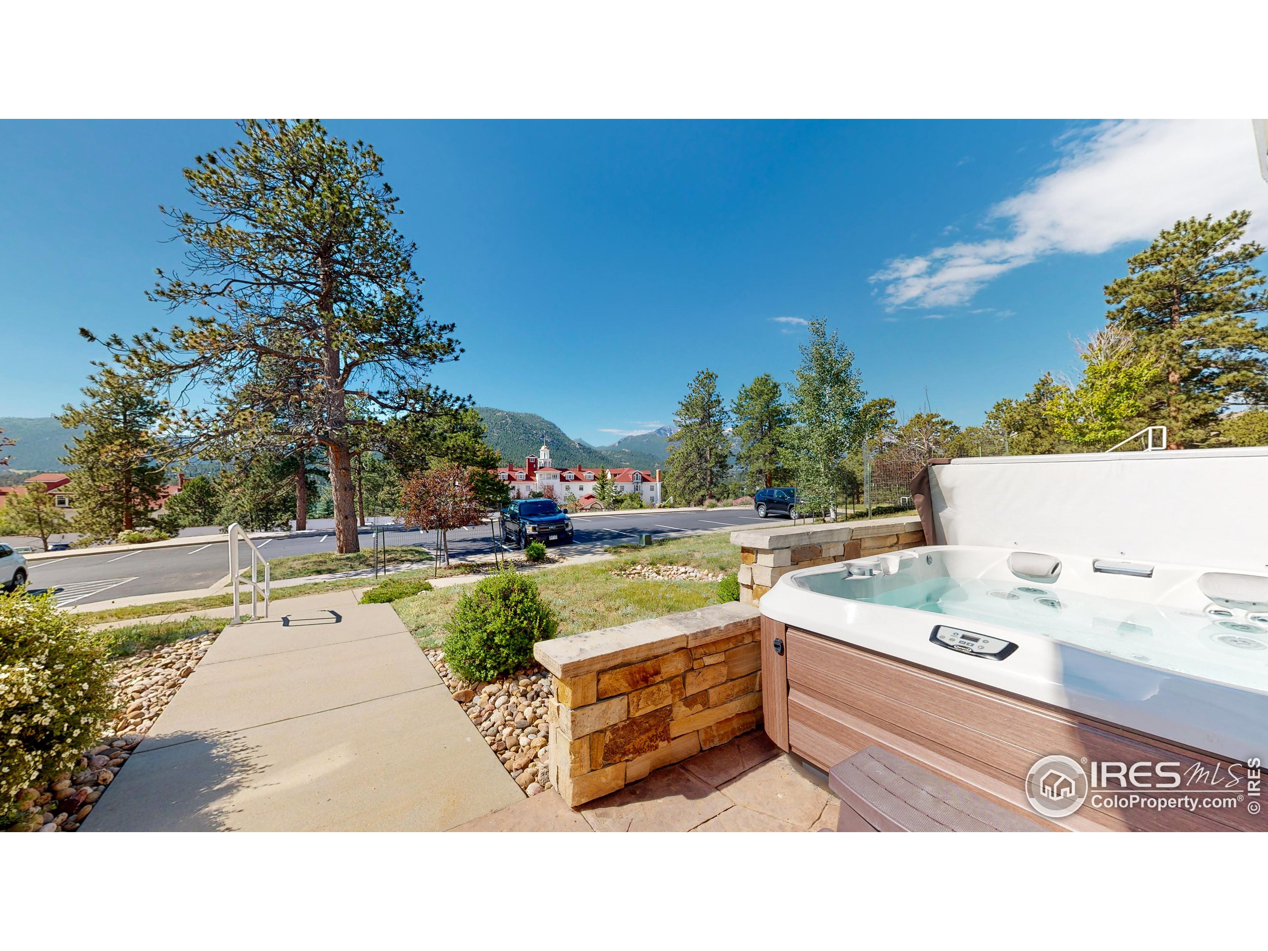 311 Overlook Ln