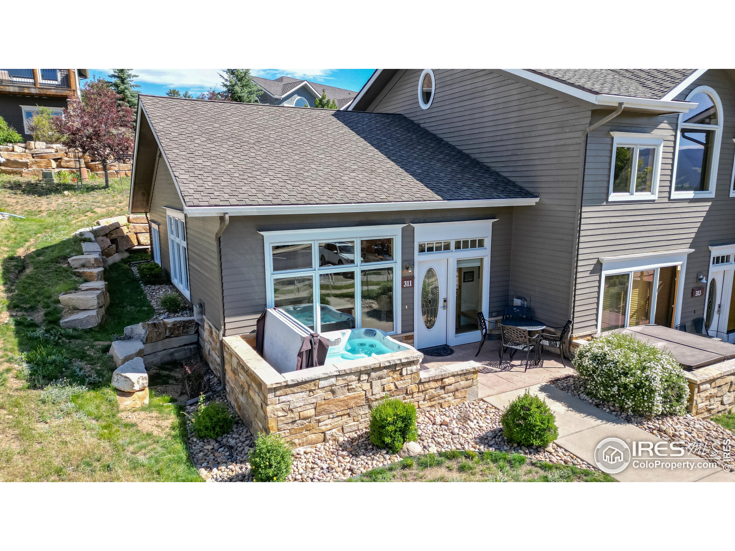311 Overlook Ln