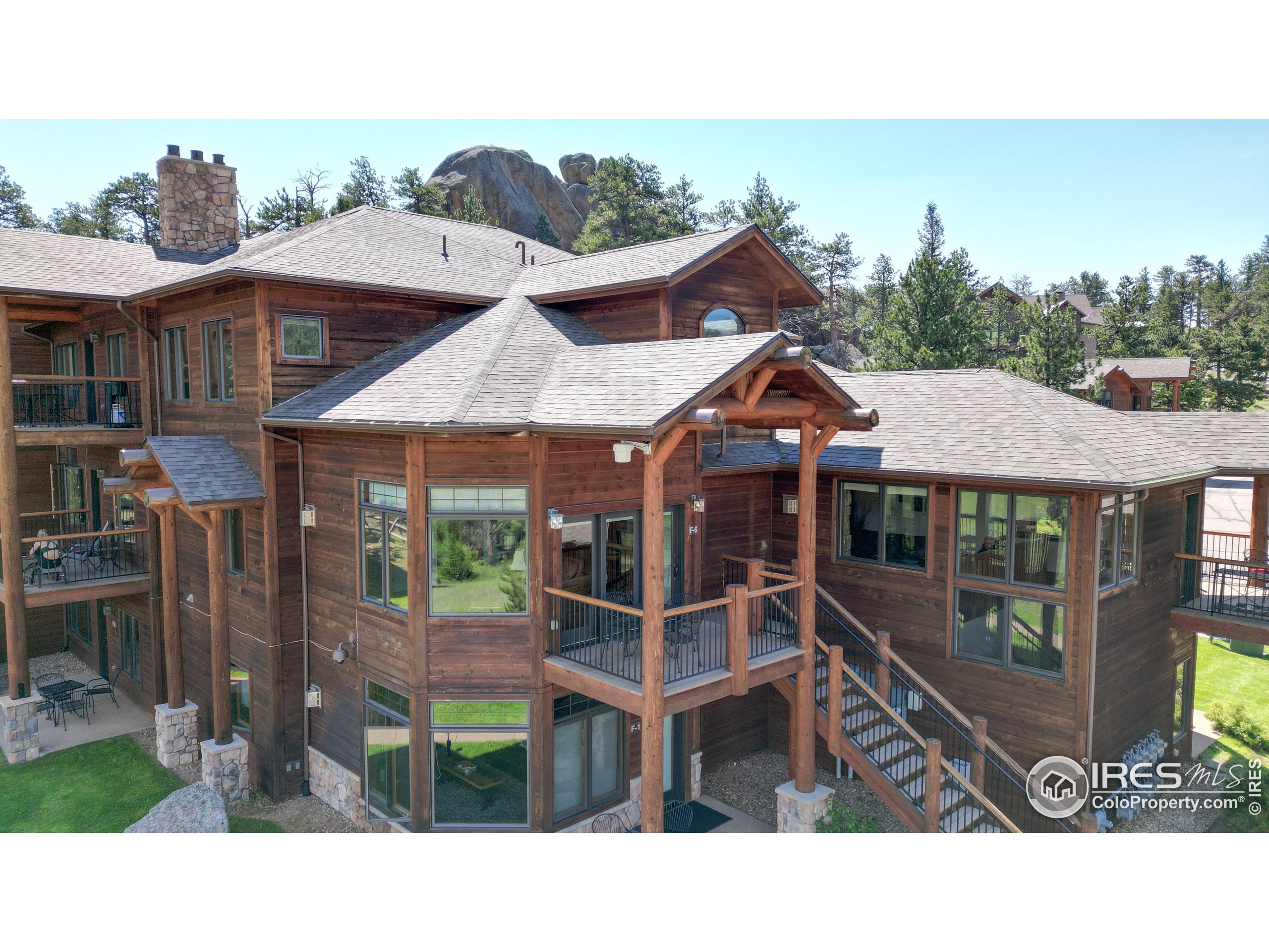 221 Twin Owls Ln