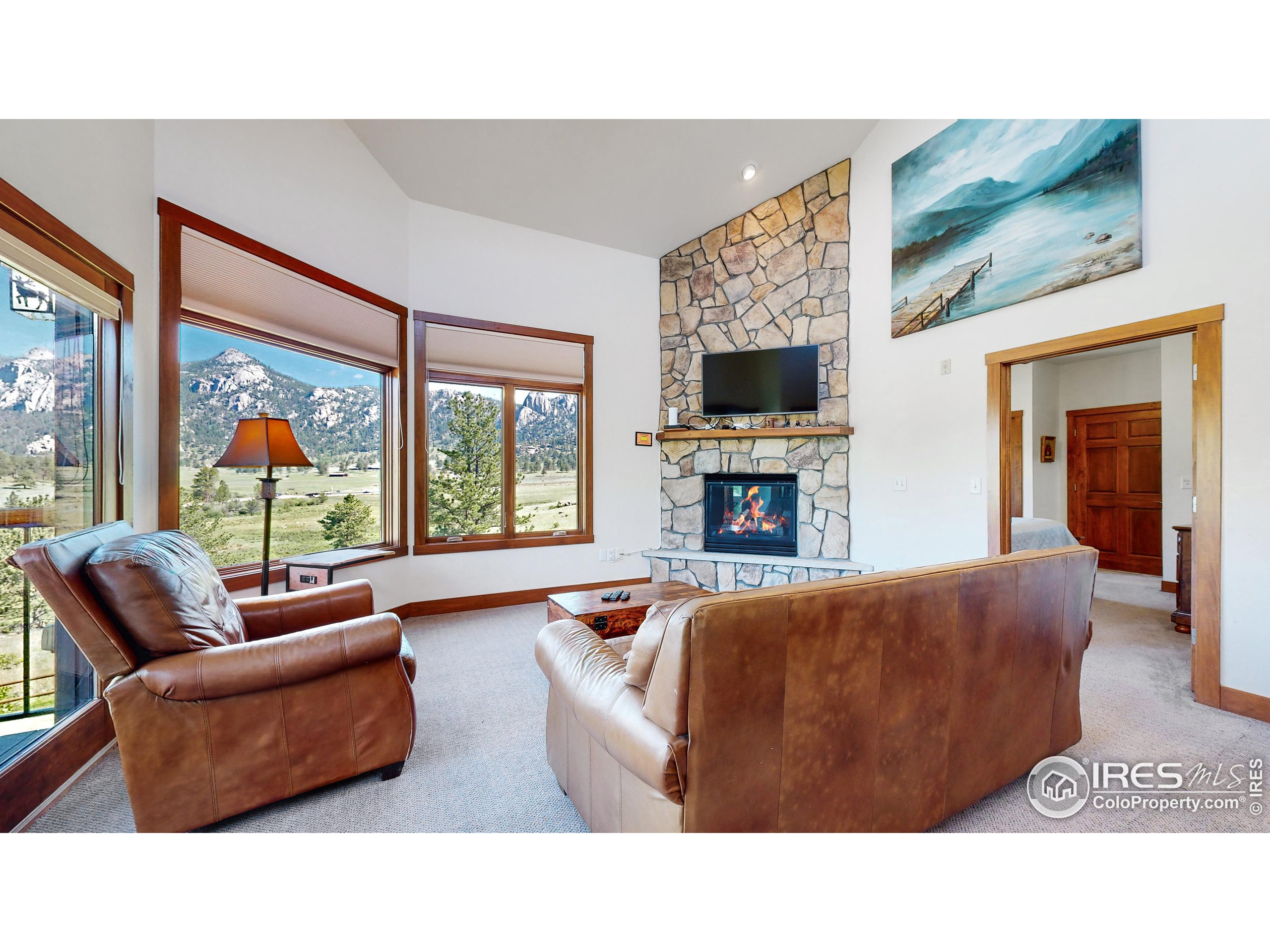 221 Twin Owls Ln