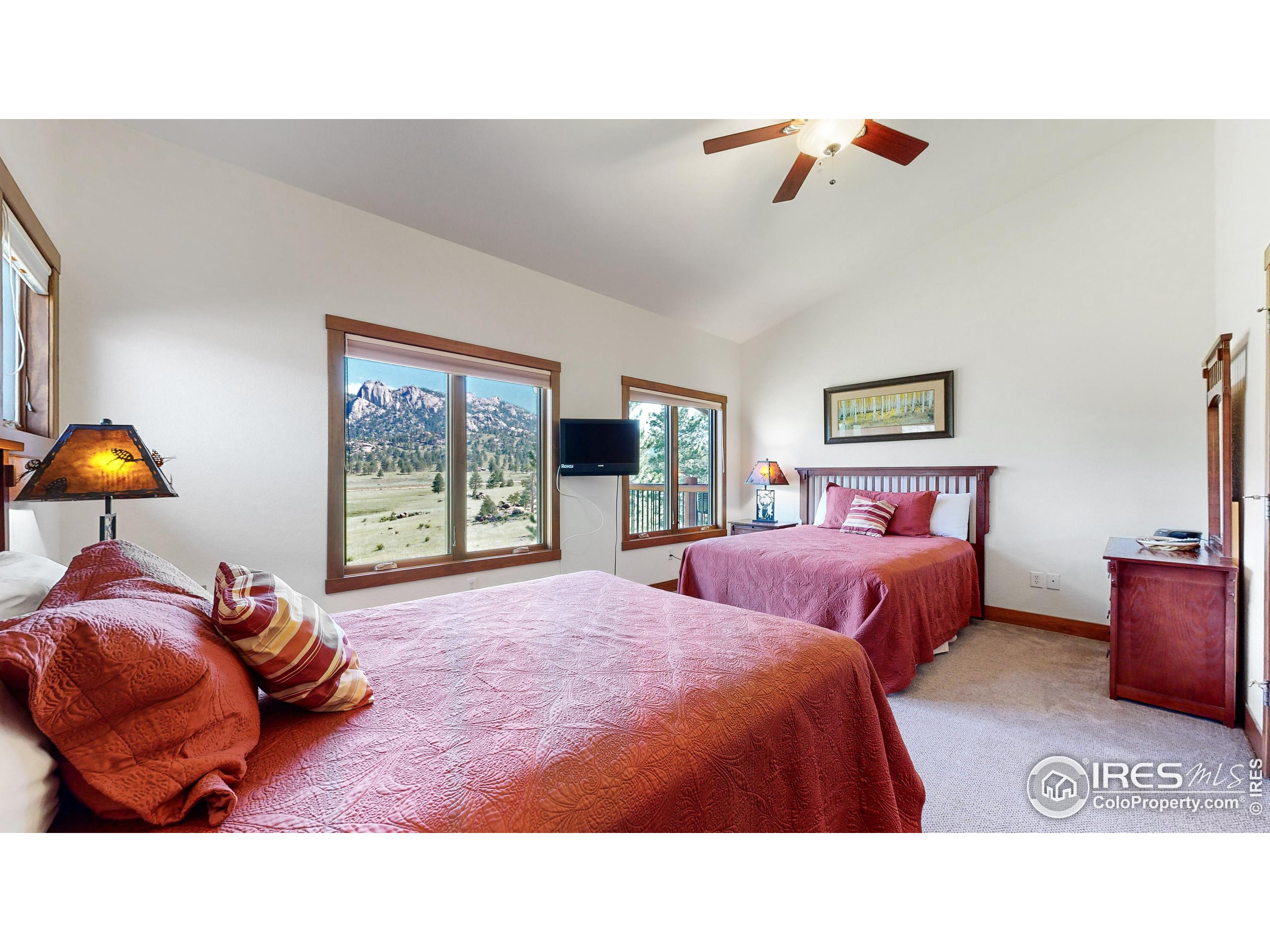 221 Twin Owls Ln