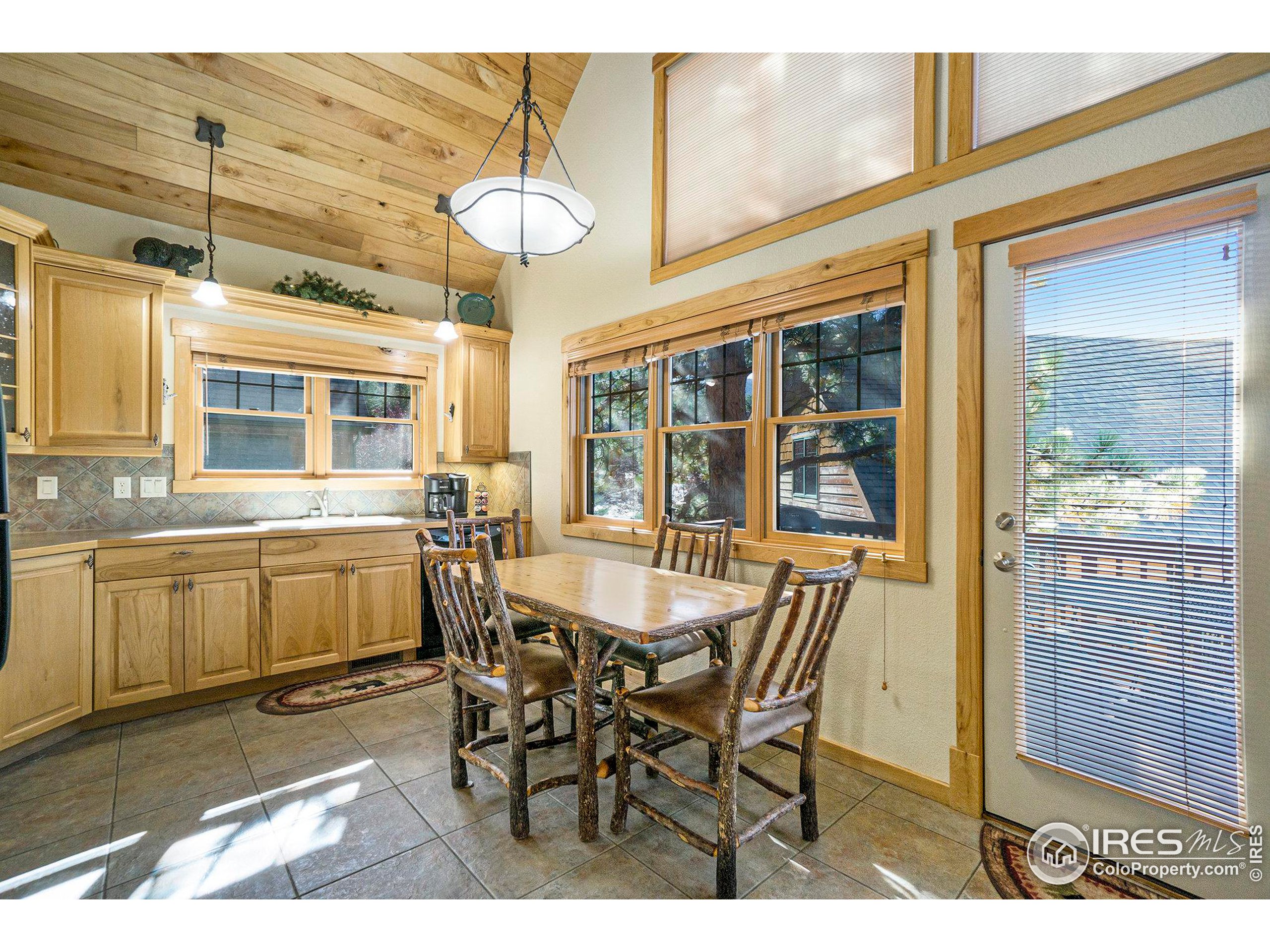 1875 Sketch Box Ln 3