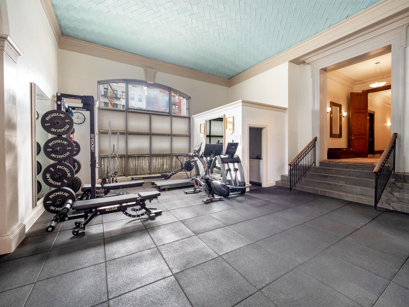 240 CENTRE Street Unit: 4N