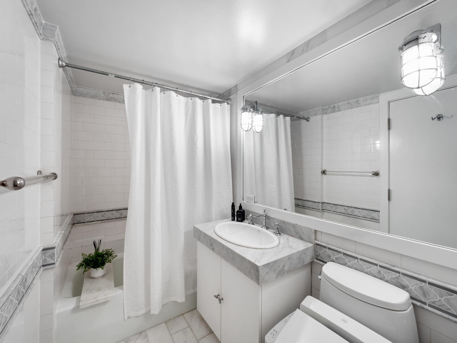 240 CENTRE Street Unit: 4N