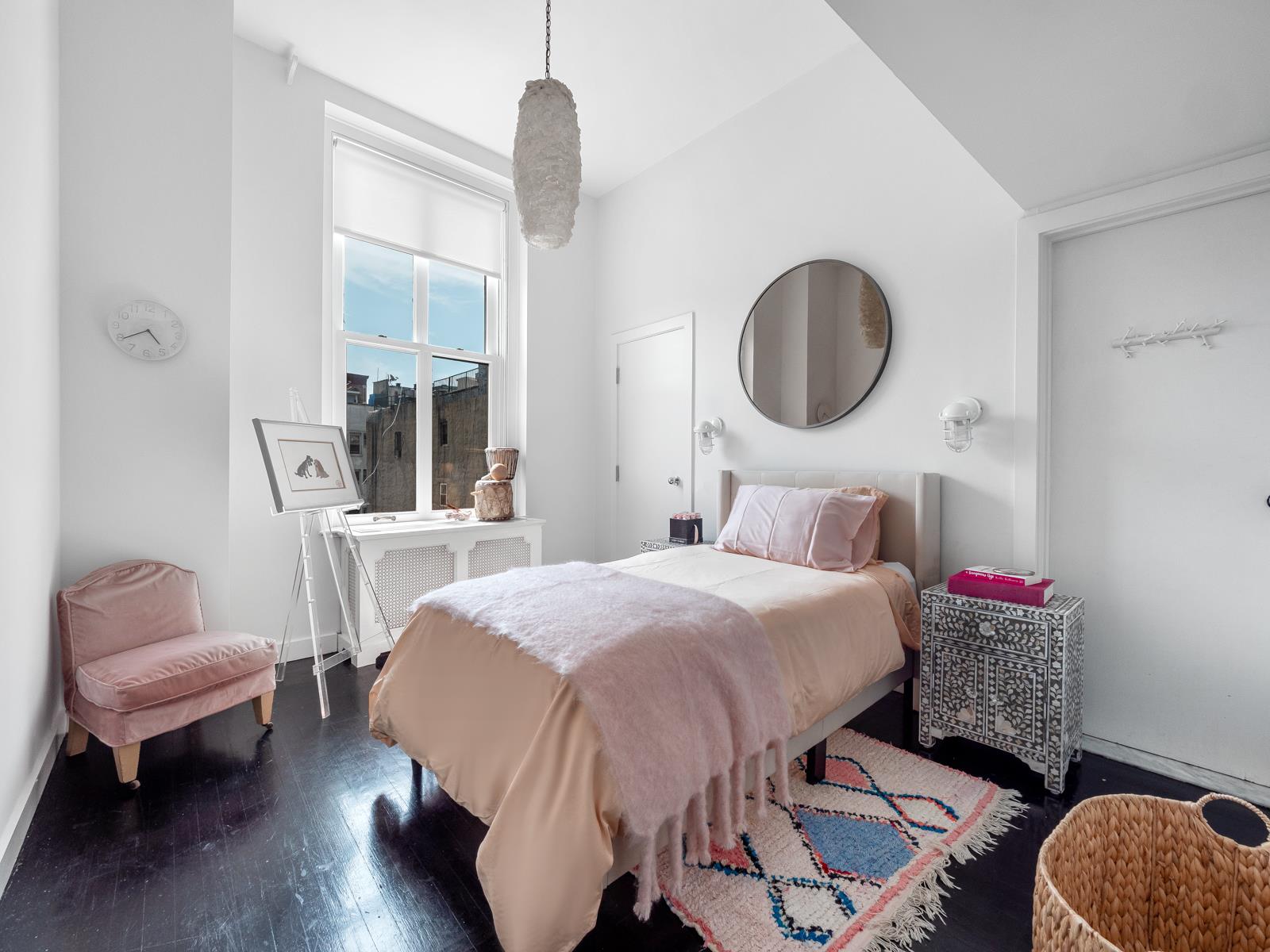 240 CENTRE Street Unit: 4N