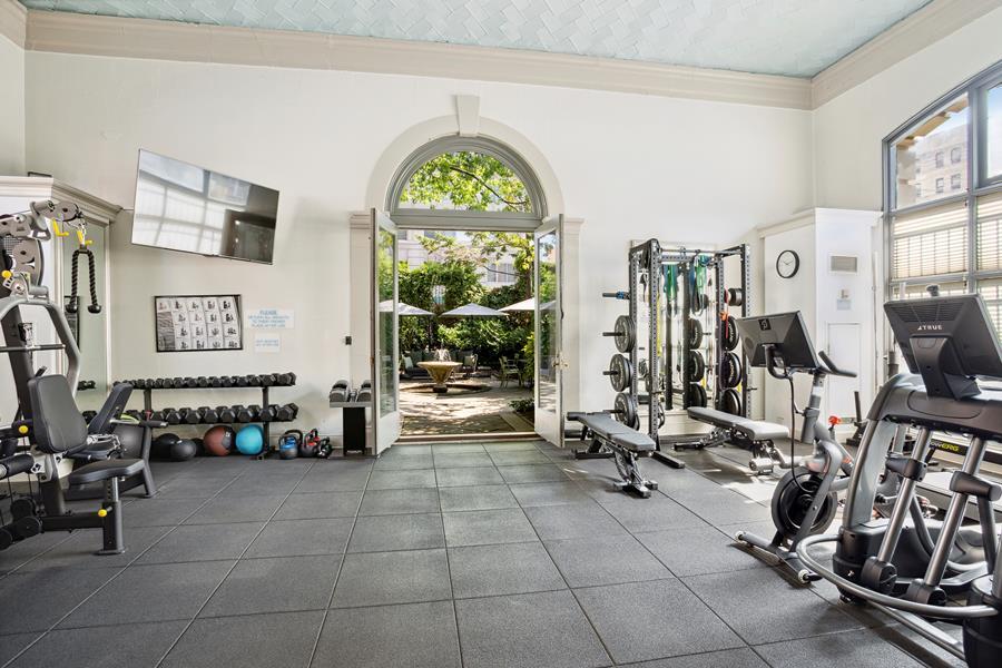 240 CENTRE Street Unit: 4N
