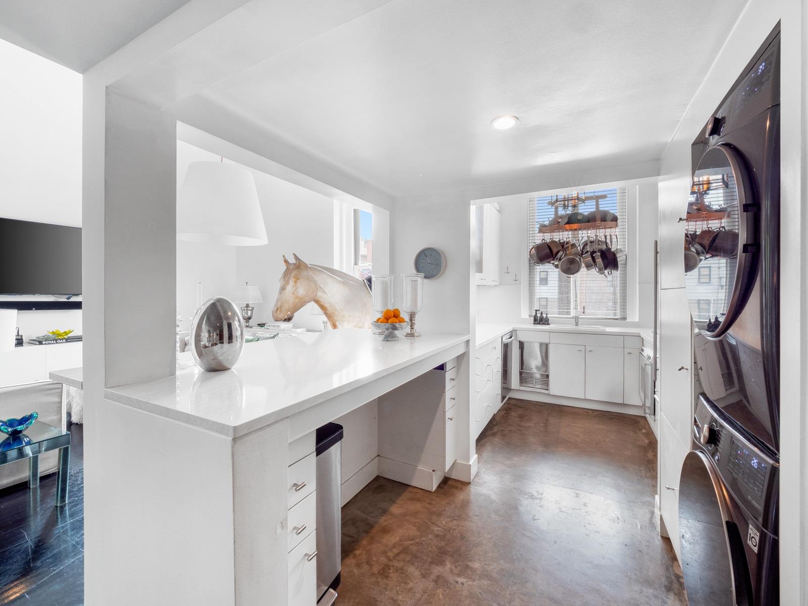 240 CENTRE Street Unit: 4N
