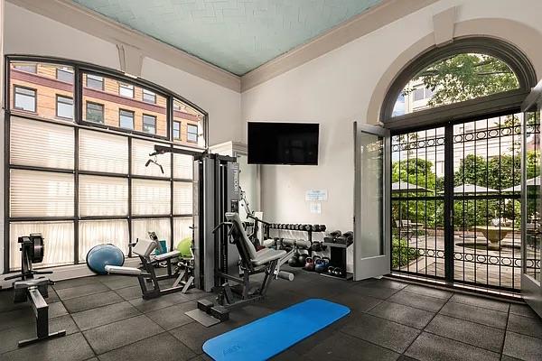 240 CENTRE Street Unit: 4N