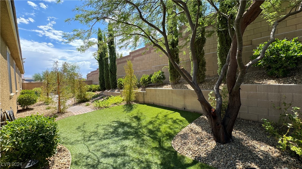 9782 Mountain Spruce Court