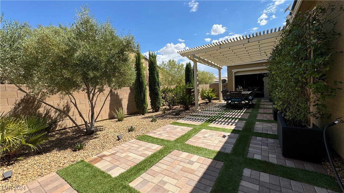 9782 Mountain Spruce Court