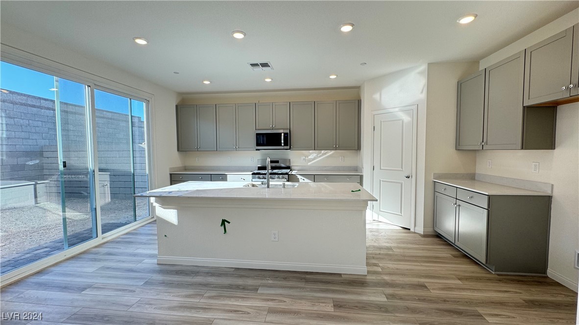 9937 Locking Biner Avenue