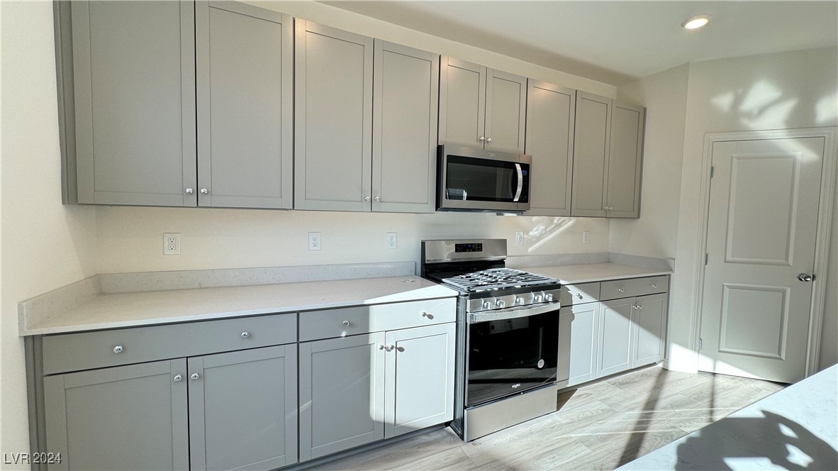 9937 Locking Biner Avenue