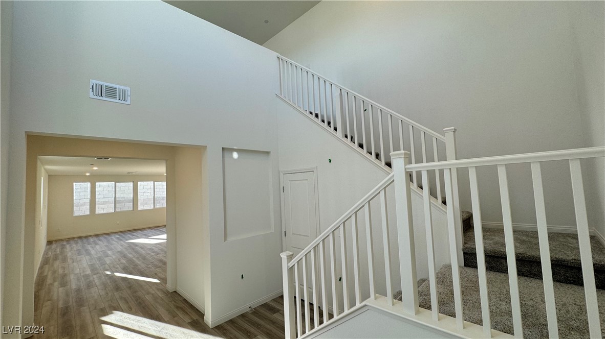 9937 Locking Biner Avenue