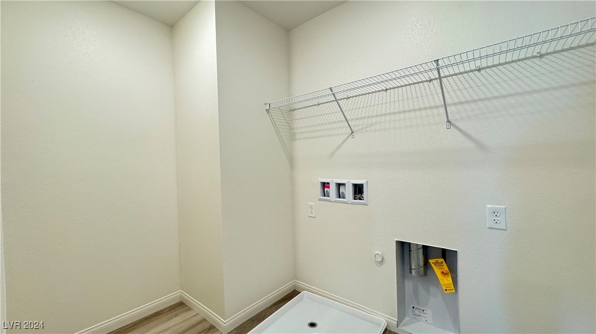 9937 Locking Biner Avenue