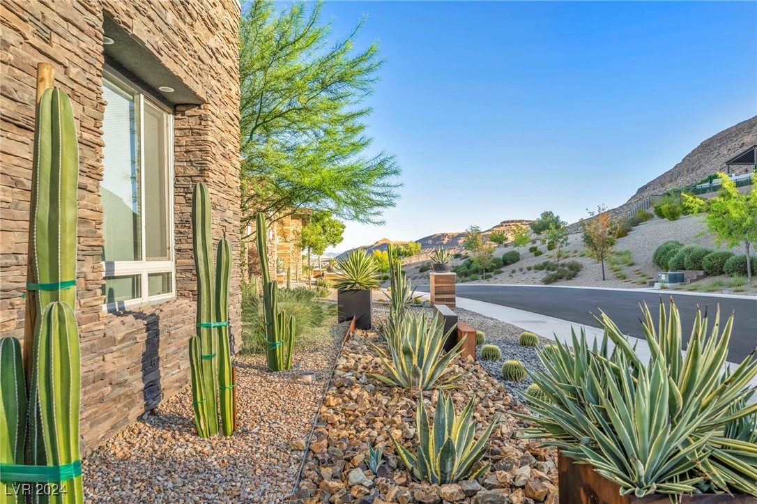 6208 Petroglyph Avenue