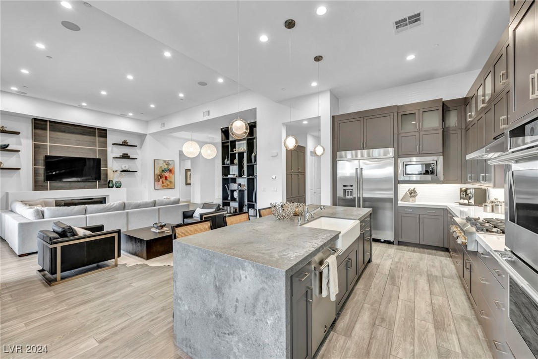 6208 Petroglyph Avenue