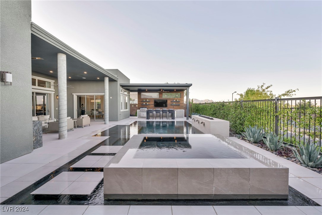 6208 Petroglyph Avenue