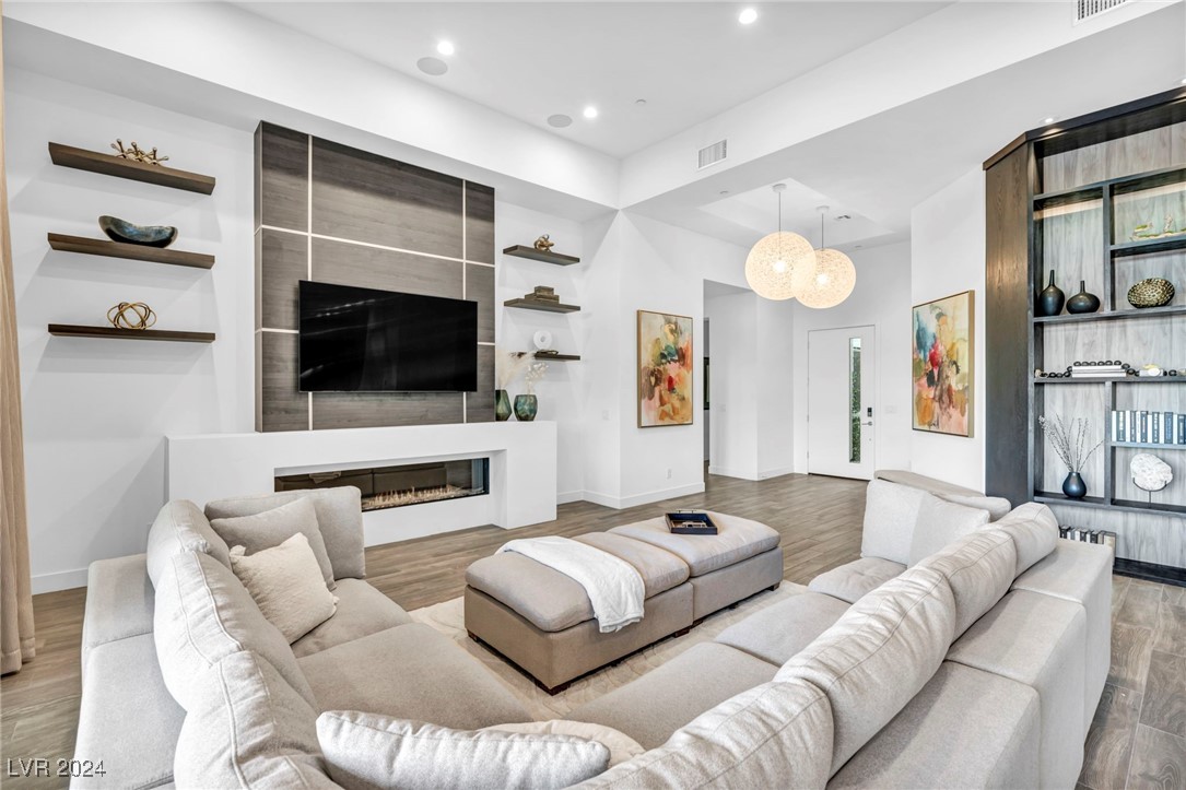 6208 Petroglyph Avenue