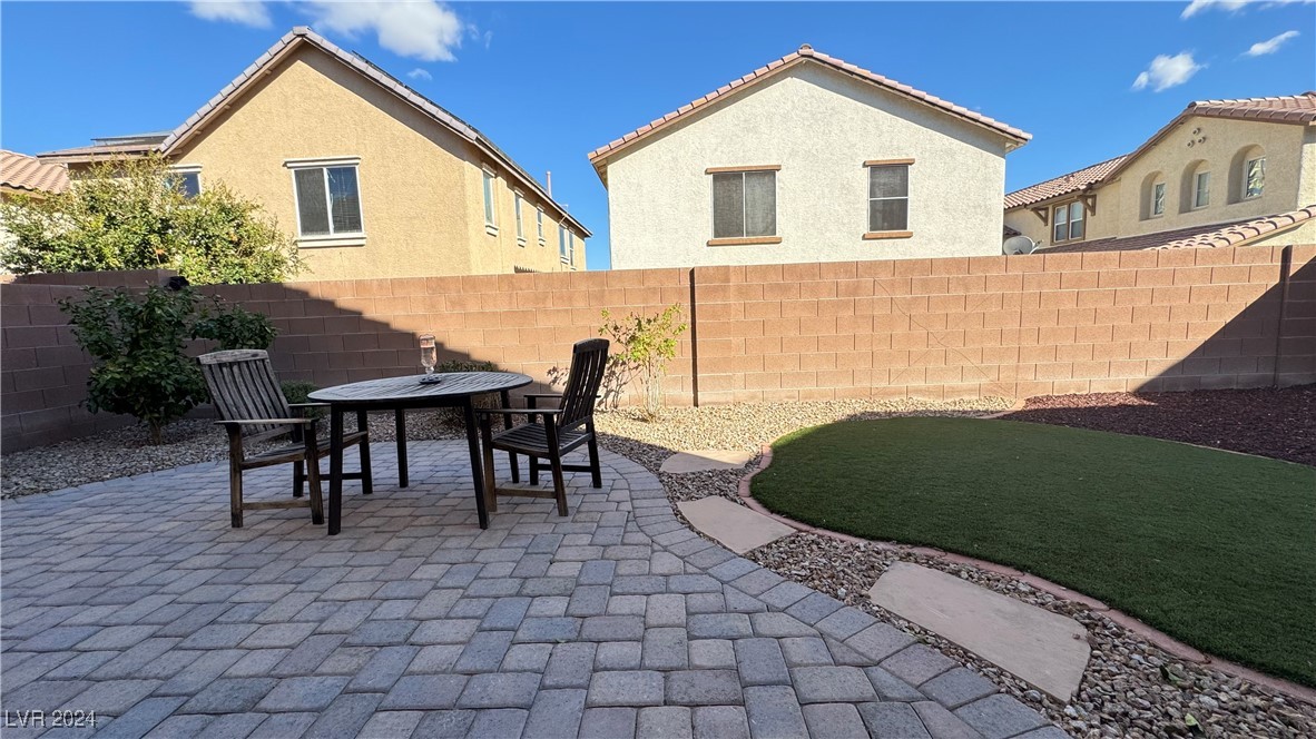 6024 Sierra Lakes Street