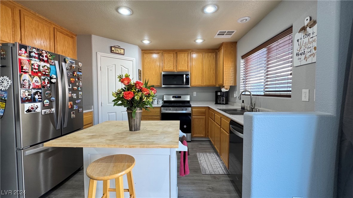 6024 Sierra Lakes Street