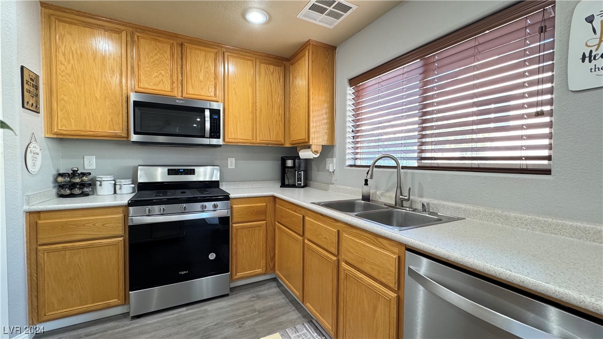 6024 Sierra Lakes Street