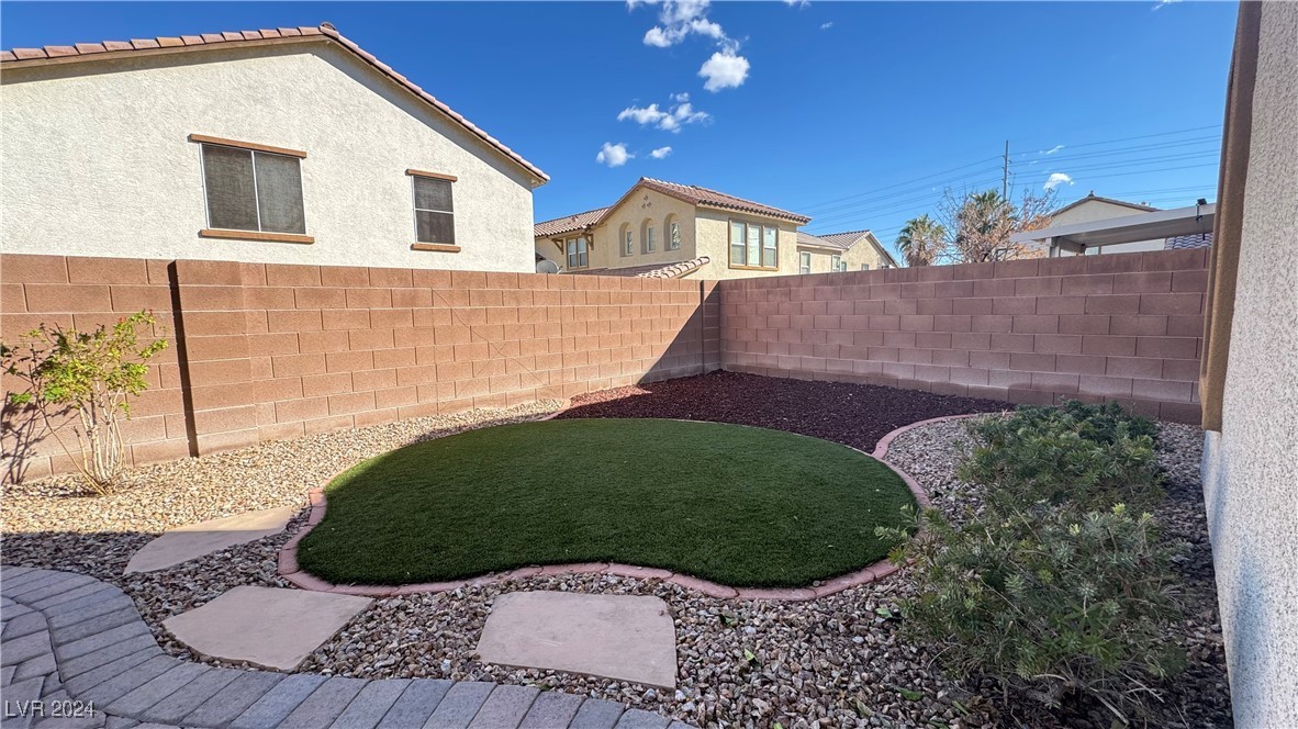 6024 Sierra Lakes Street