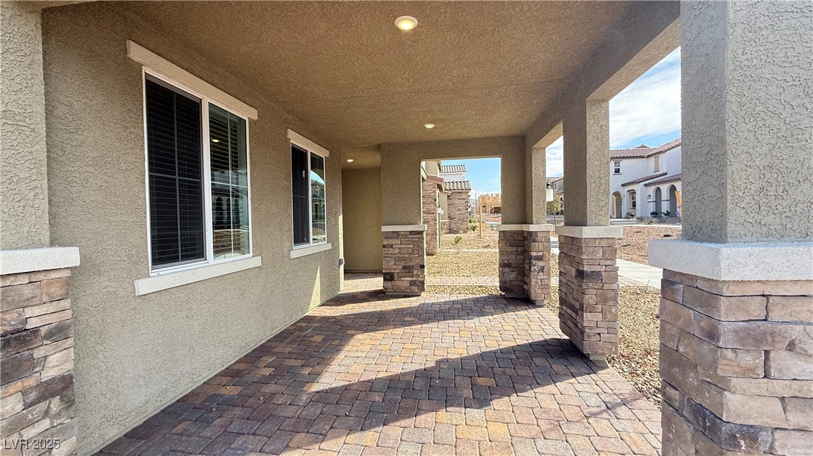 2720 Luzzi Walk