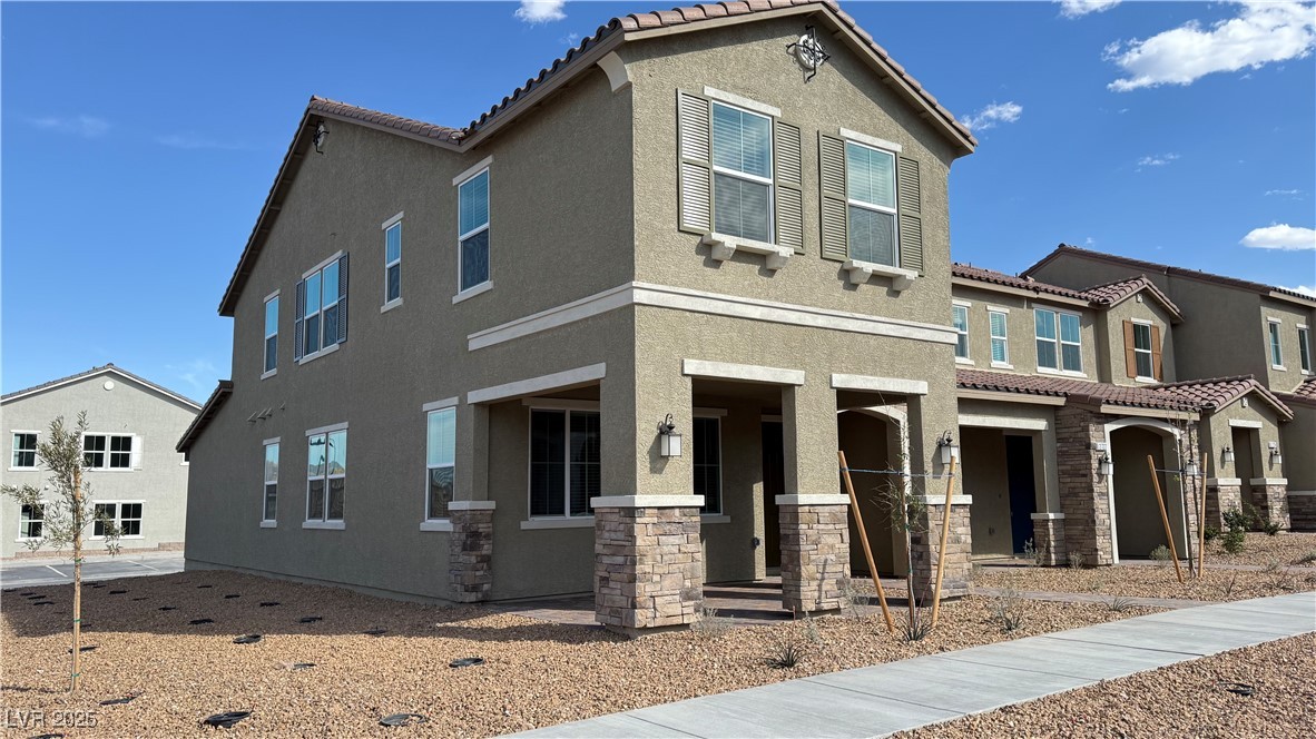 2720 Luzzi Walk