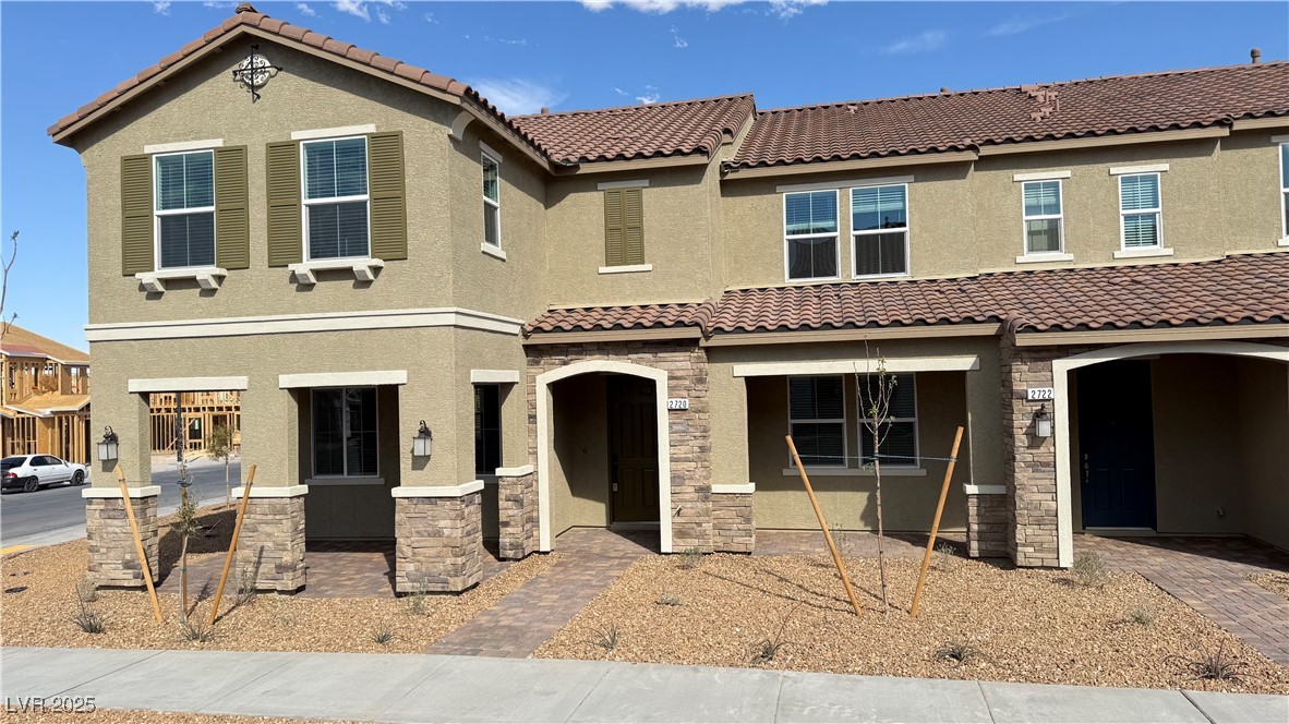 2720 Luzzi Walk