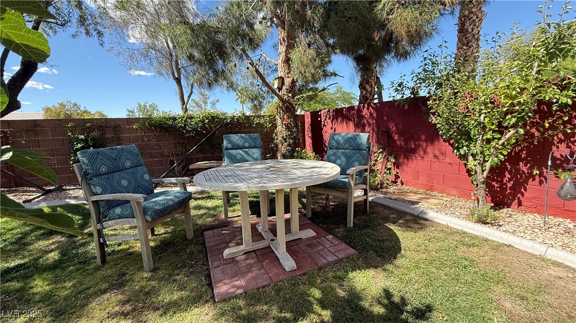 988 Upper Meadows Place