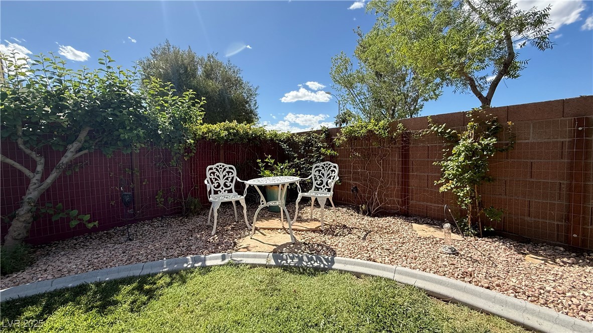 988 Upper Meadows Place