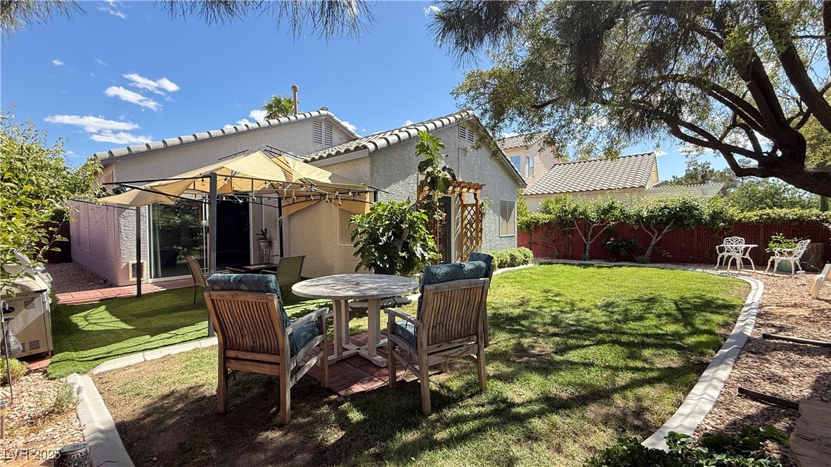 988 Upper Meadows Place