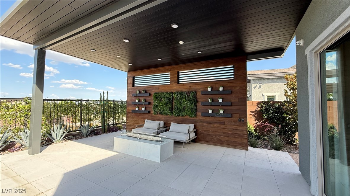 6208 Petroglyph Avenue