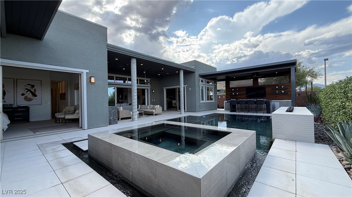 6208 Petroglyph Avenue