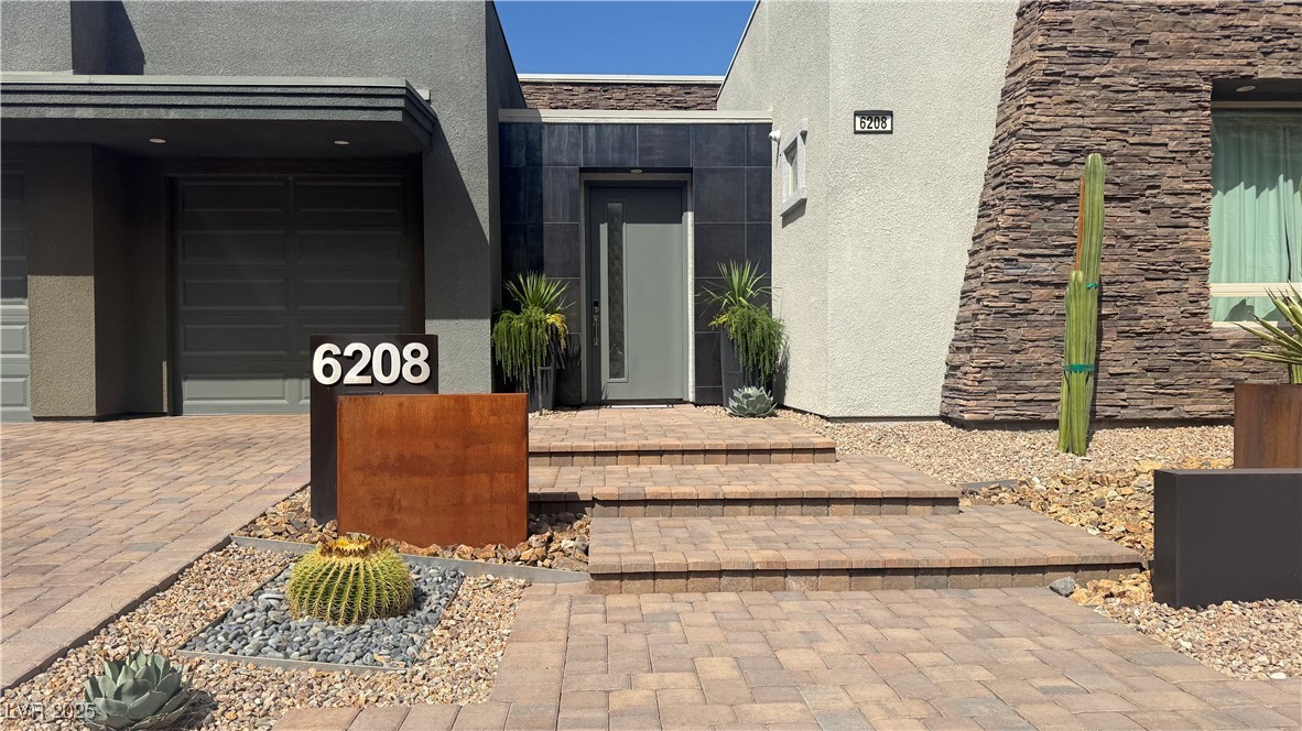 6208 Petroglyph Avenue