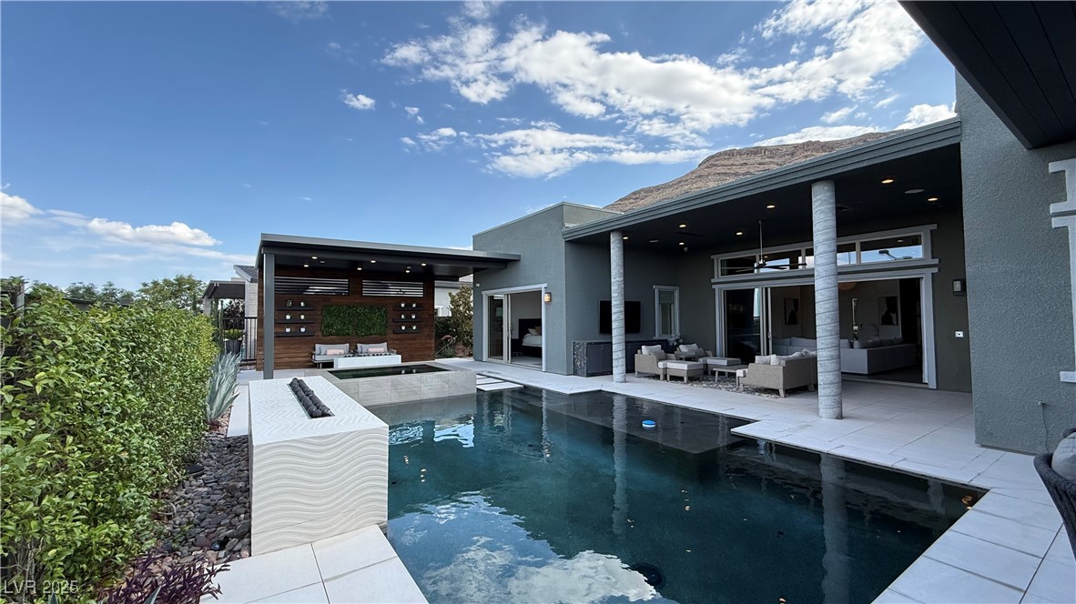 6208 Petroglyph Avenue